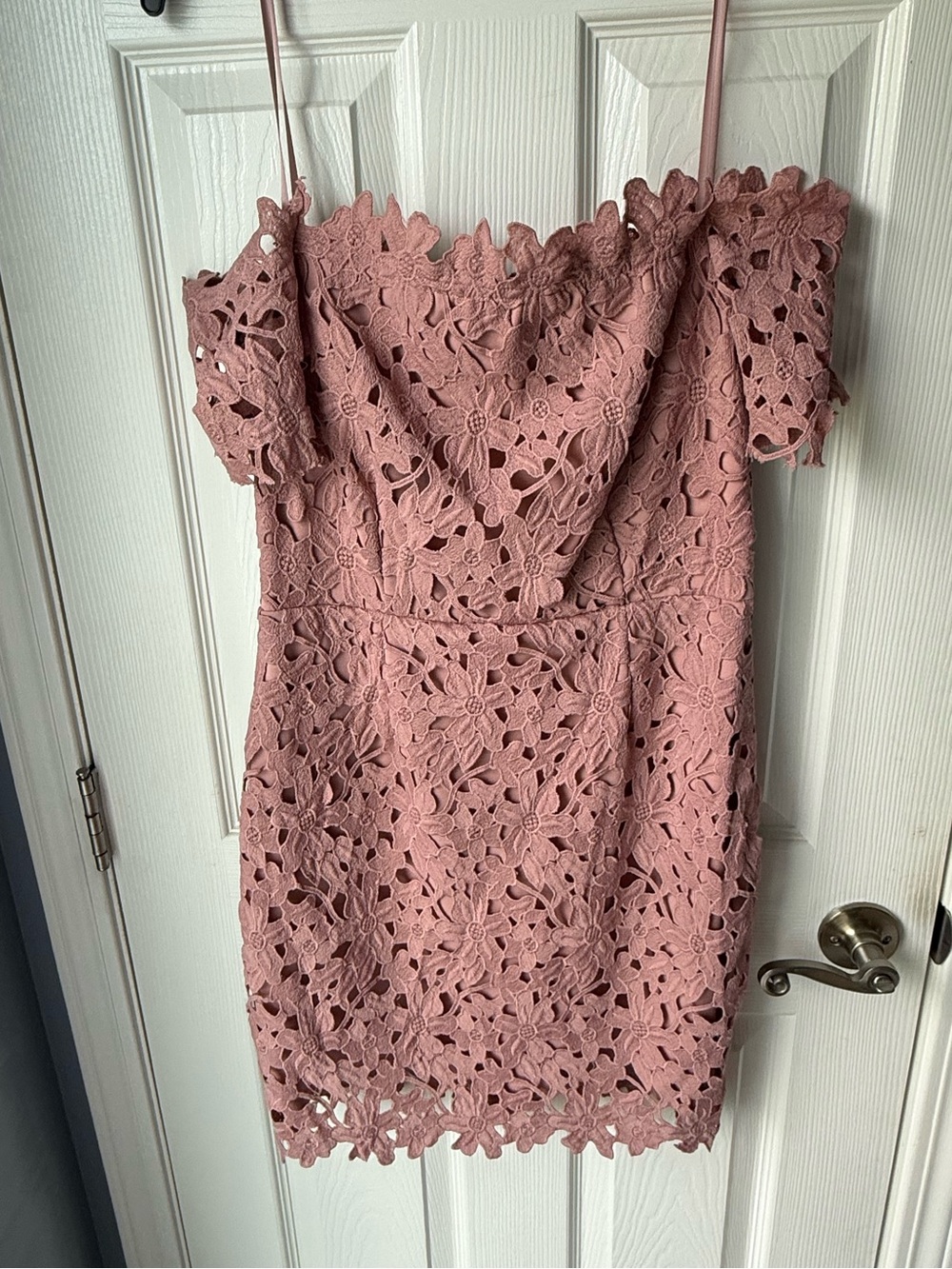 Design Lab Lord & Taylor Rose Pink Off the Shoulder Lace Dress. Size M